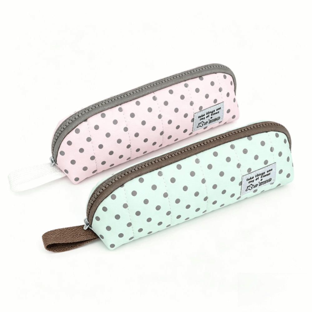 おしゃれなドット柄のペンケース。韓国風のデザインで、手に持っ - Aesthetic Large Pencil Case Pouch のレビューと価格