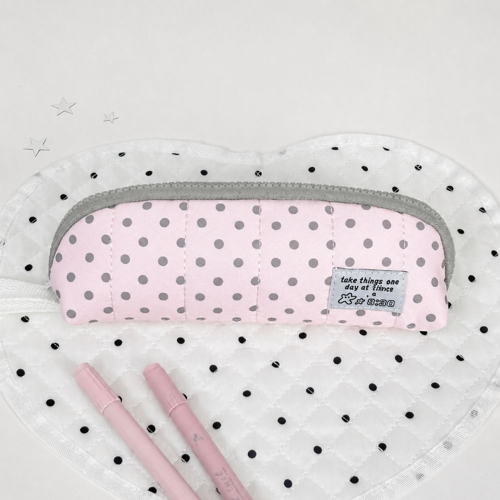 おしゃれなドット柄のペンケース。韓国風のデザインで、手に持っ - Aesthetic Large Pencil Case Pouch のレビューと価格