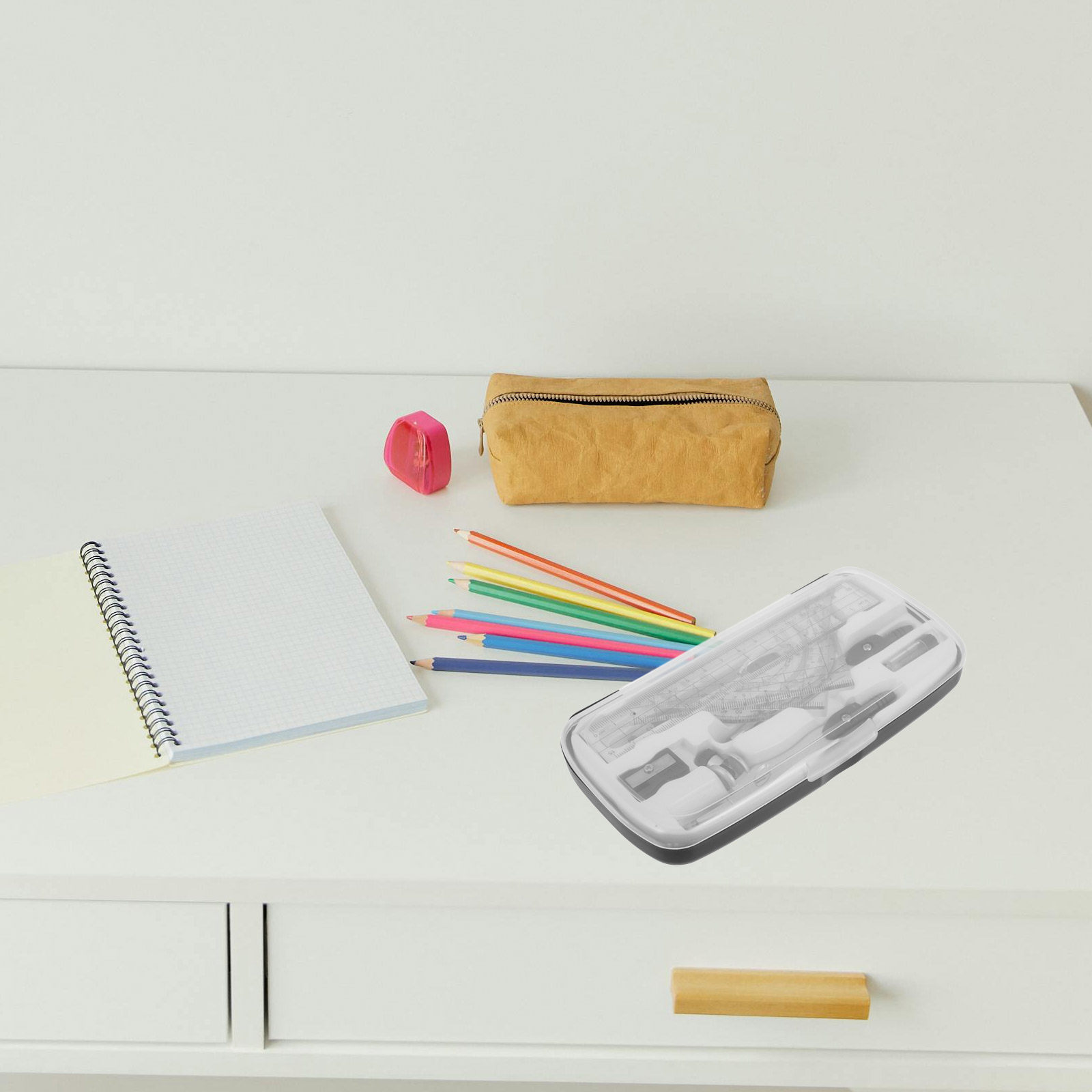 1セットの幾何学用具セット。分度器、コンパス、定規が含まれ、 - Math Geometry Set With Compass のレビューと価格